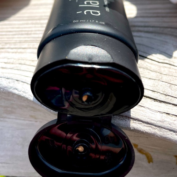 NIB Younique Touch ’a la mode Cream Luminizer - Picture 3 of 3